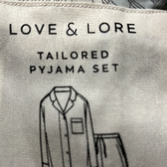 love & lore XL tailored pyjama set 2 pieces button down collar long sleeve NWT - Picture 2 of 7